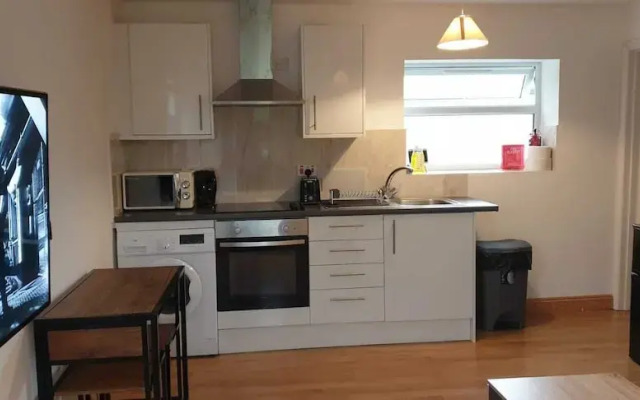 Cromwell Apartment