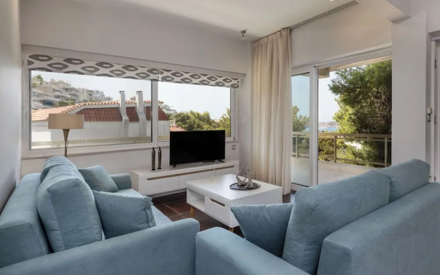 Relux Sea View 2BD Apartment by BluPine