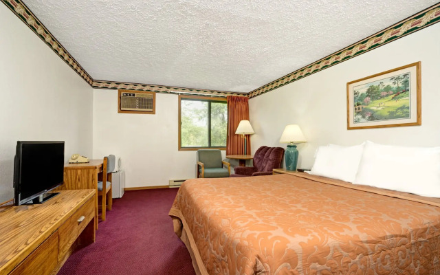 Super 8 by Wyndham Chaska