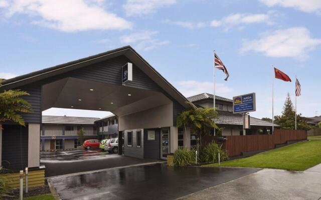 Aveda Motor Lodge