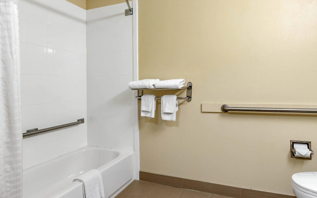 Comfort Inn Walcott near Davenport