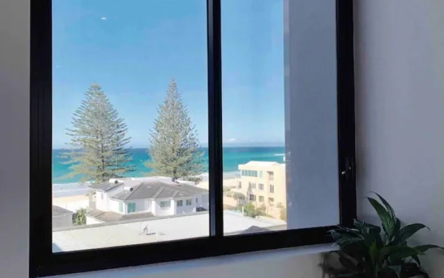 Modern 2 Bedroom Palm Beach Apartment With Ocean Views