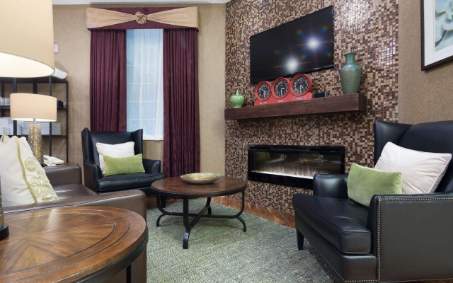 Best Western Plus Des Moines West Inn & Suites