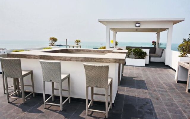 Na Jomtien Beachfront Villa