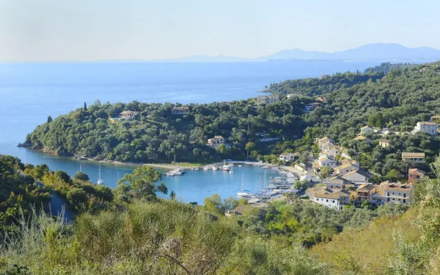 Leonora s House in St Stefanos Bay