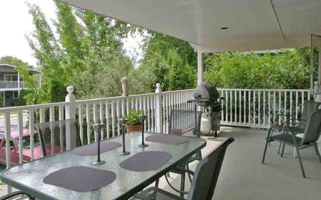 Beach Access Kelowna Rental Home Upper Unit by KVR