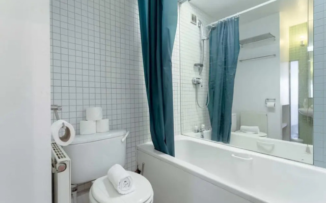 Fantastic and Bright 1 Bedroom Garden Flat