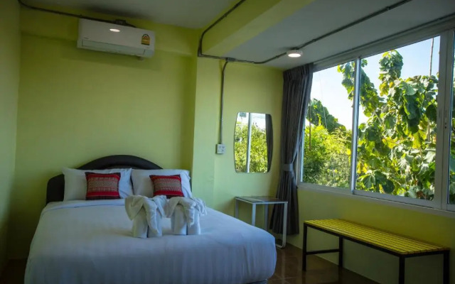 Baan Chang Hotel & Coffee House