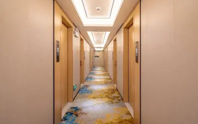 Yahao Garden Hotel (Shenzhen Songgang Metro Station)