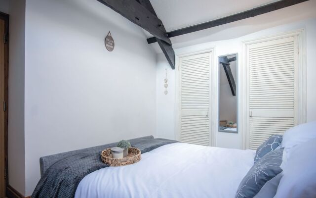 Cosy At The Mews - 2 Bedroom Apartment - Tenby