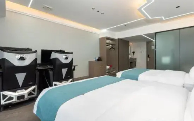 Burton Hotel (Xinyang High-speed Railway East Station)