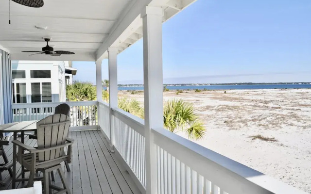 Salty Dog 5 Bedroom Home by RedAwning
