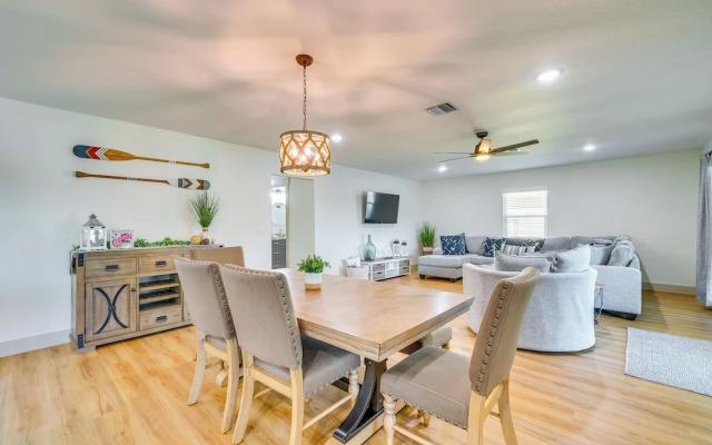 Lakefront Inverness Getaway w/ Kayaks & Bikes!