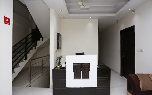 OYO 16410 Hotel Retreet