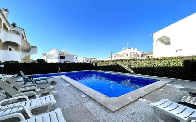 Quarteira Classic With Pool by Homing
