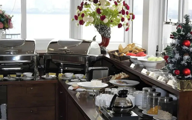 Azen Westlake Hotel Hanoi