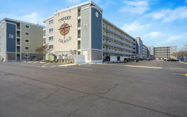 Thunder Island 139d 2 Bedroom Condo by RedAwning