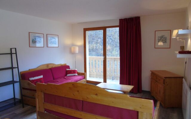 Lou Services Apartment CB7 LSI 001