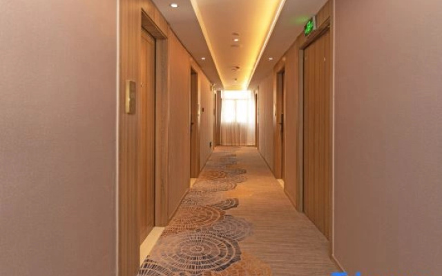 Xiangxiang Victoria Hotel (Xianghong Railway Station Store)