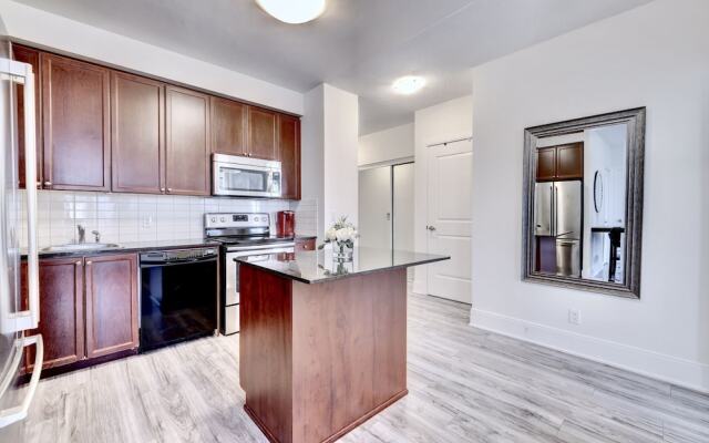 Grand Royal Condos -Mississauga SQ One