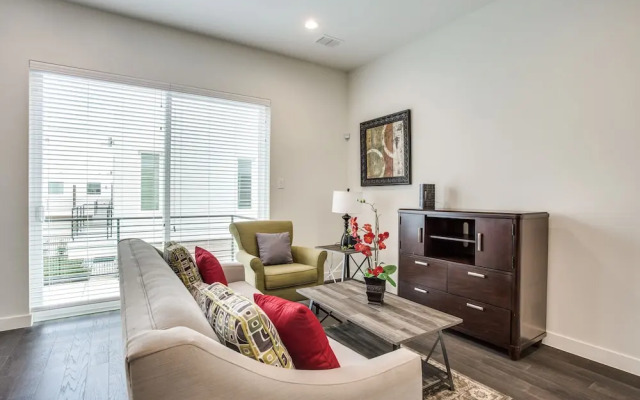 Modern Dallas TownHome 2 BR fully furnis
