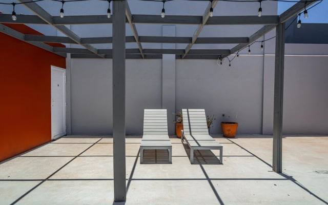 Stunning Modern Home, Near Beaches Full AC