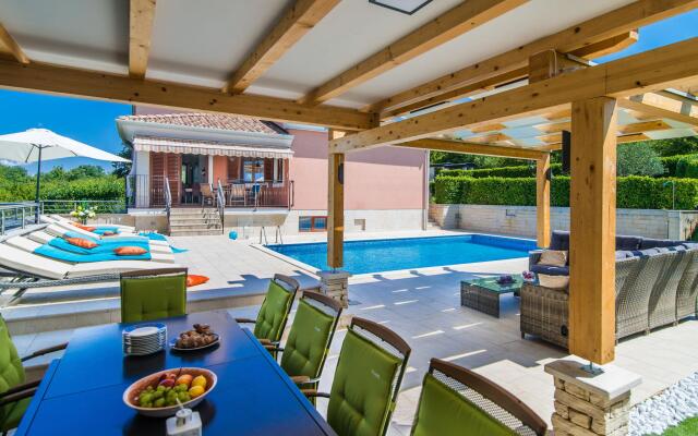 Modern Villa in Rovinj with Private Swimming Pool