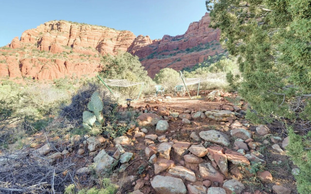 Amazing Views & On-site Hiking: Sedona Studio