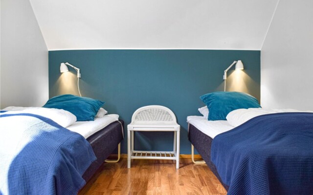 Amazing Home in Bakkasund With 3 Bedrooms and Wifi