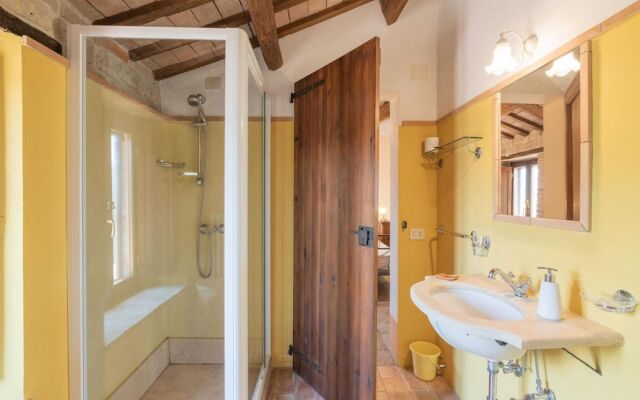 Gorgeous Apartment With Pool Near Sibillini Mountains