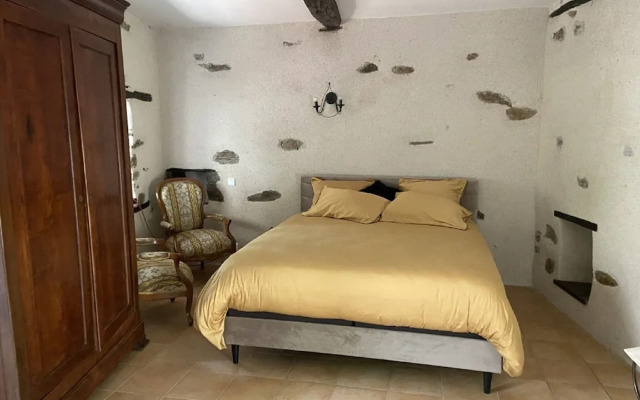 Beautifully Renovated House With Private Pool