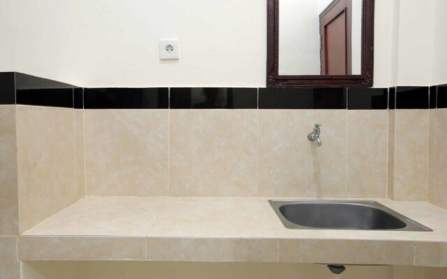 RedDoorz near Marlboro