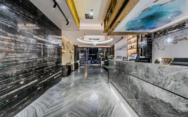 Elong Anyun Hotel (Shanghai Hongqiao International Airport Ziteng Road Subway Station)