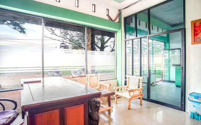 OYO 92609 Guest House Malay Singkawang