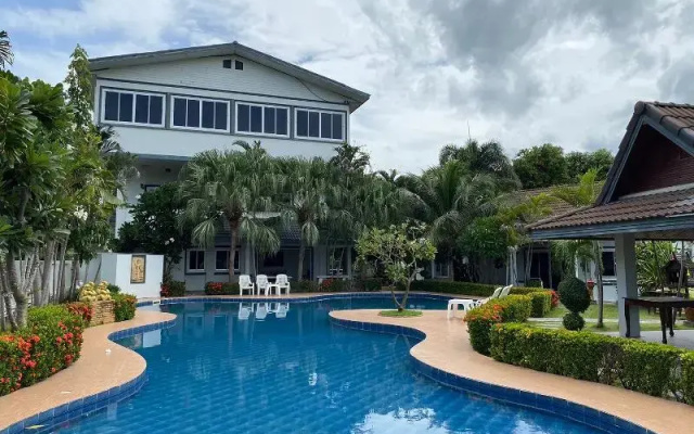 Baan Sanuan Resort By Zuzu