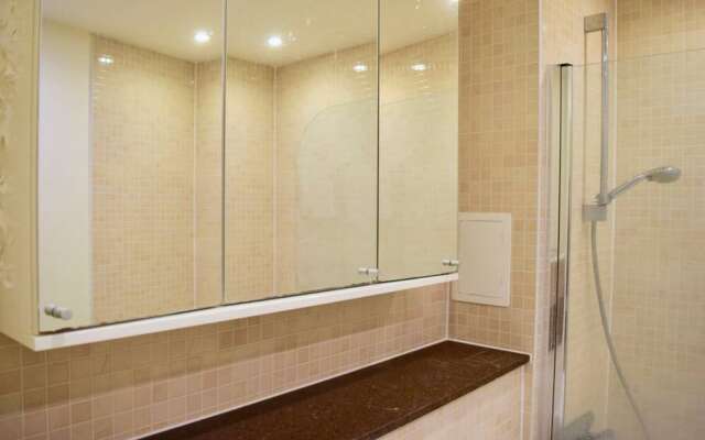 Modern 1 Bedroom Flat in Shadwell With Balcony