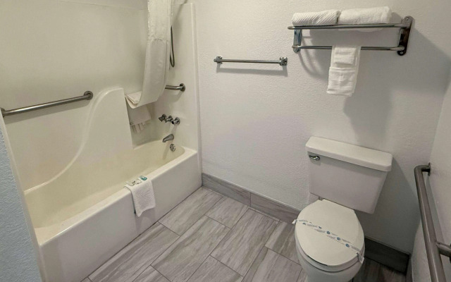 Days Inn by Wyndham Eglin AFB