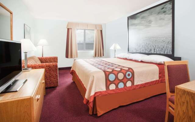 Super 8 by Wyndham Kindersley