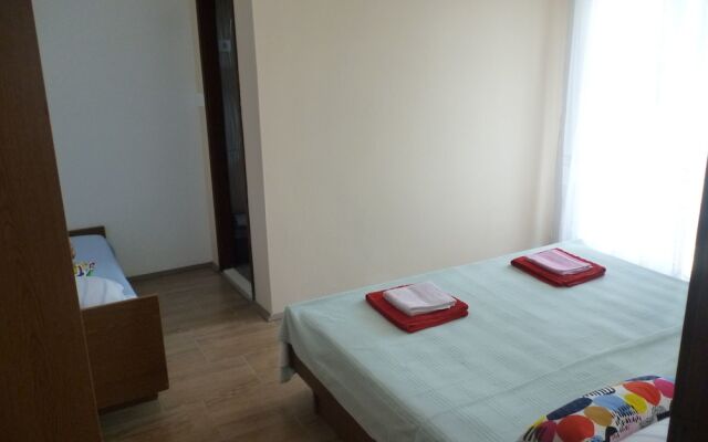 Apartments LA Room Near Pisak Beach