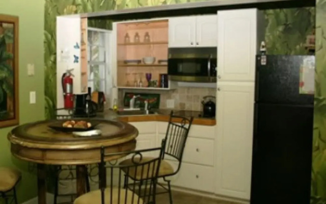 The Hollinsed House