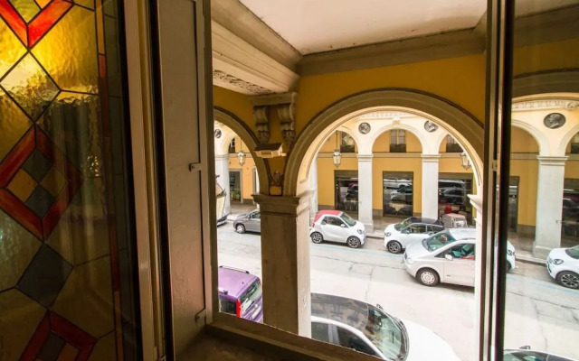 Porta Nuova Central Flat with Balcony