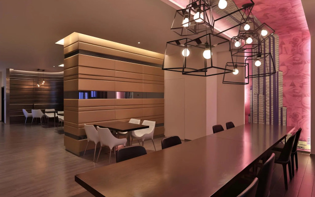 Orange Hotel Select