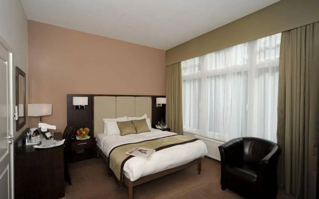 Raglan Hotel