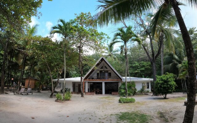 Casa Cecilia Beach Front