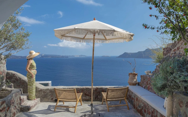 Oia Waves by SV