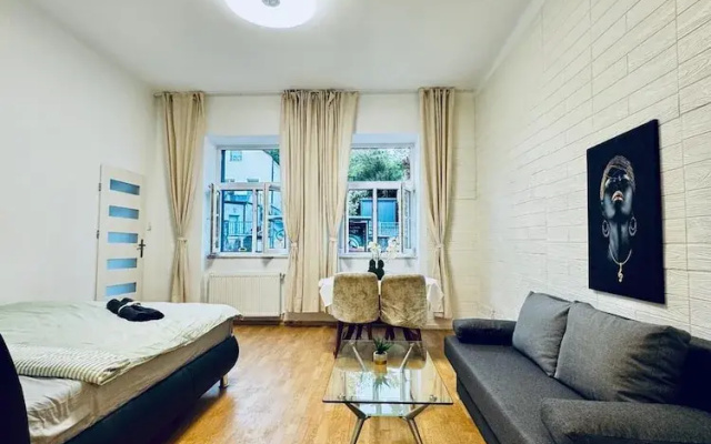 Lovely 2BR for 5 Peaceful Central Stay