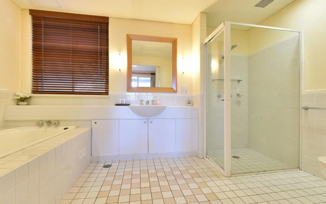 Villa Spa Executive 1br Pinot Resort Condo located within Cypress Lakes Resort (nothing is more central) – Guest Rooms – Pokolbin