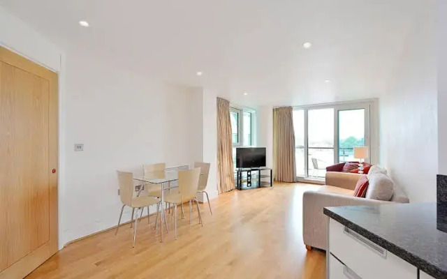 ST George Wharf Studio Apartments