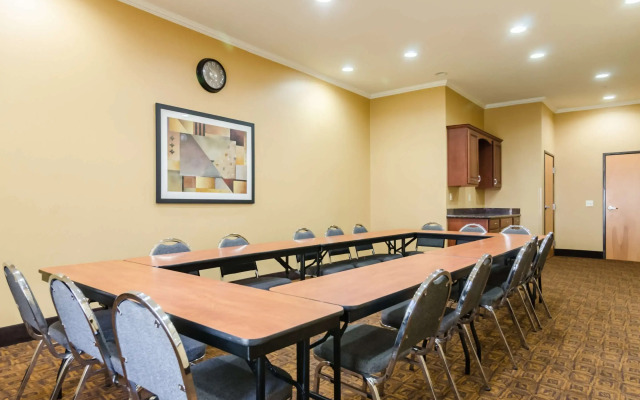 Comfort Suites Salina South