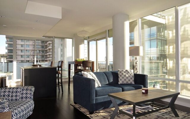 11th Heaven Contemporary Condo Heart of Downtown